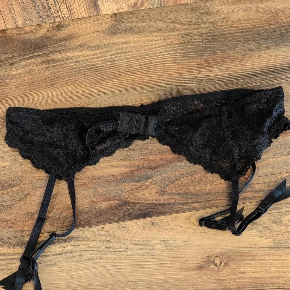 Torrid Black Lace Garter Belt 1/2 Plus Size                                 C355